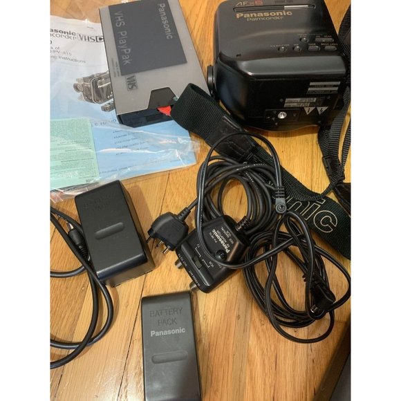 Panasonic Palmcorder AFx6 with Case & Batteries - Powers On Untested - Picture 6 of 6